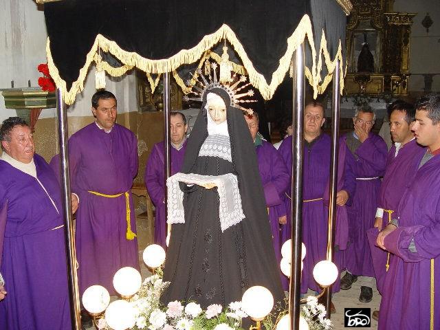Penitents next to the Virgen de la Soledad